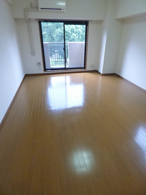 居室・リビング　※同物件別号室参考写真