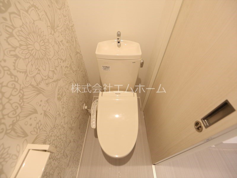 トイレ　温水洗浄暖房便座付トイレ　同型写真