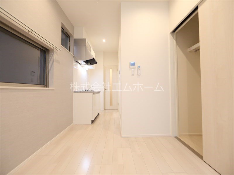 居室・リビング　ＤＫ6.9帖　洋室3.6帖　アンダーロフト2.8帖　同型写真