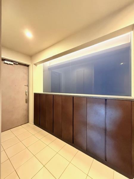 玄関　収納もある玄関です