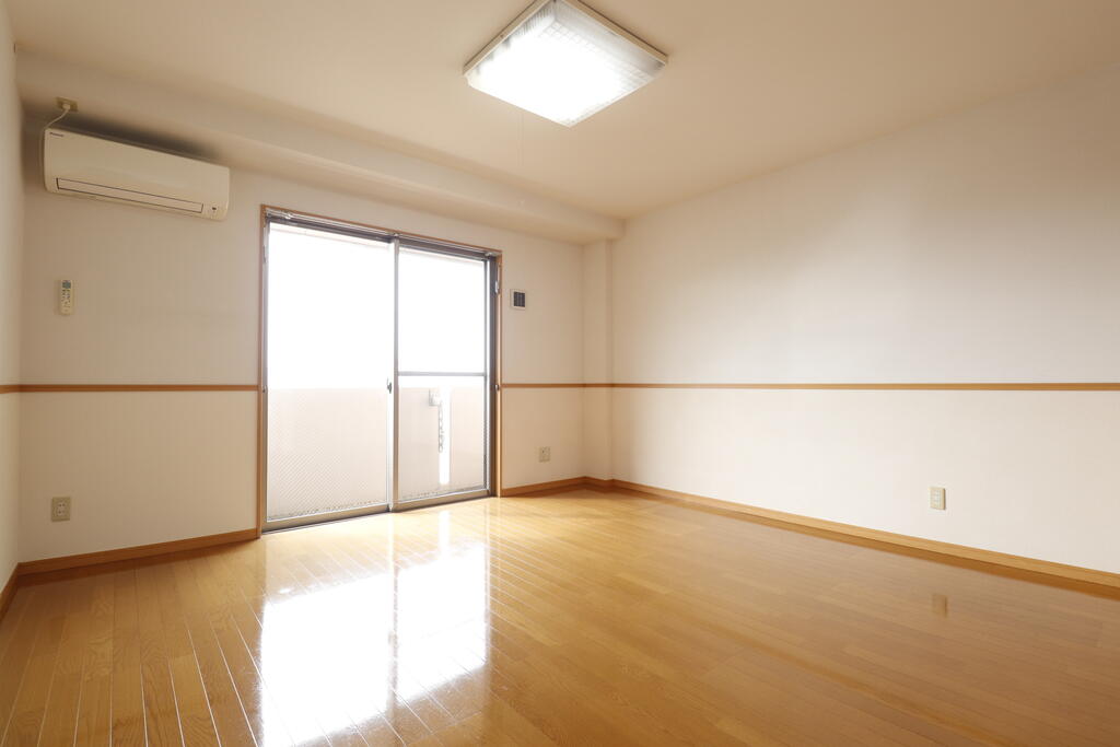 居室・リビング　日当たりの良いリビングです♪