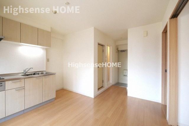 居室・リビング　こちらのリビングで趣味の時間をお楽しみください