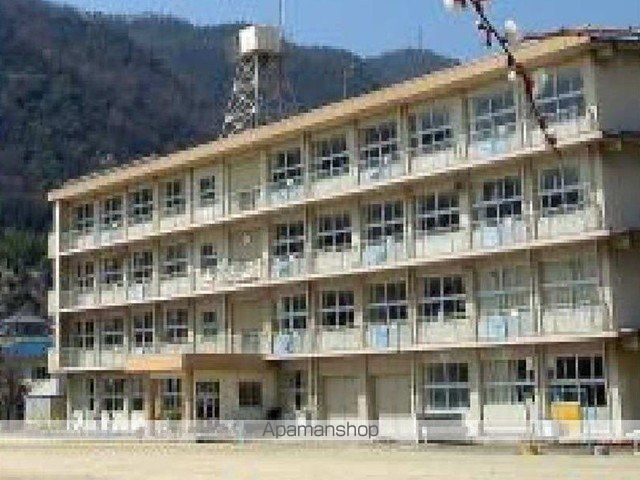 小学校　高島小学校（小学校）まで700m