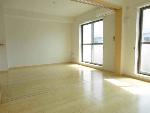 居室・リビング　★南に面している明るいリビング★