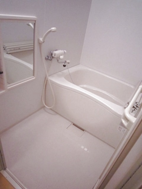 バス・シャワールーム　バストイレ別☆湯船にもゆっくり入れます♪