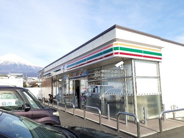 コンビニ　セブンイレブン万野原南店（コンビニ）まで600m