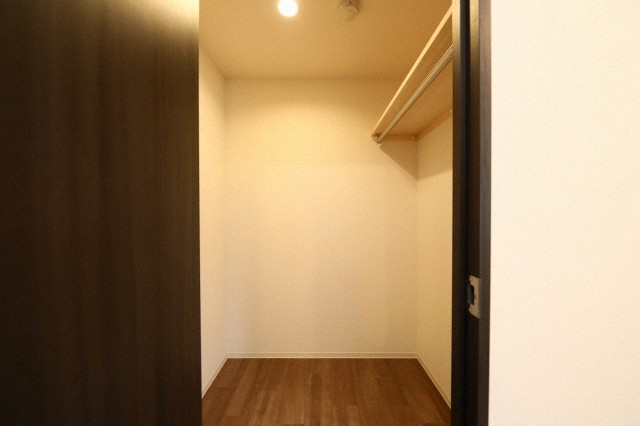 収納　収納力のあるウォークインクローゼット付きです！