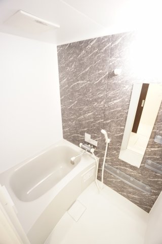 バス・シャワールーム　※同物件・反転タイプの写真です。