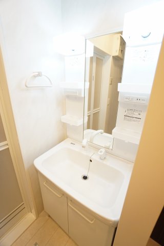 洗面設備　※同物件・反転タイプの写真です。