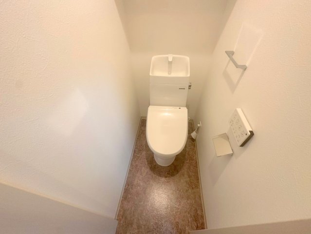 トイレ　綺麗なトイレにはウォシュレット標準装備です。