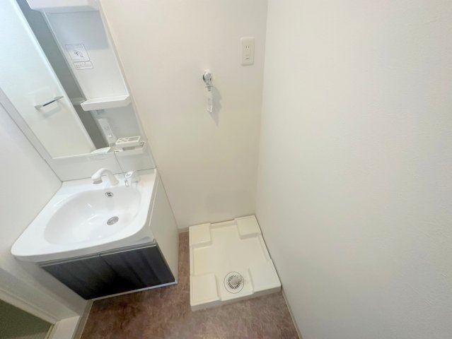 その他設備　嬉しい室内洗濯機置場。これで洗濯機も長持ちしますね。