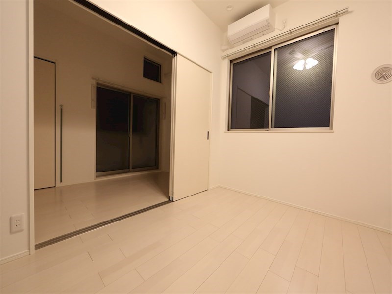 居室・リビング　洋室5.2帖　洋室3.9帖　エアコン完備　バルコニー