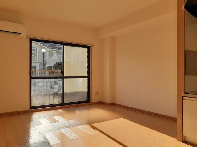 居室・リビング　こちらのリビングで趣味の時間をお楽しみください