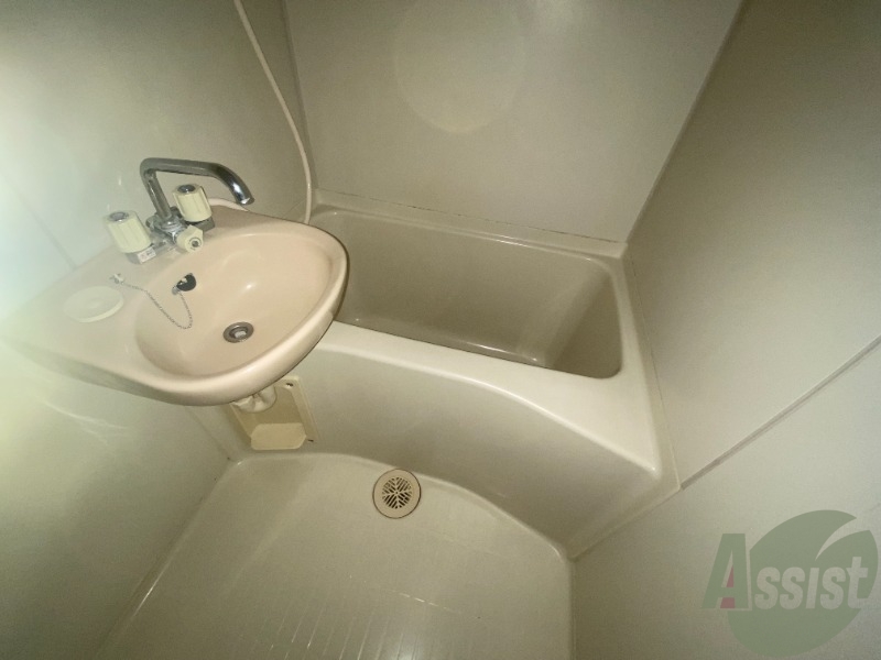 バス・シャワールーム　バスルームは一日の疲れが癒せる場所ですね。