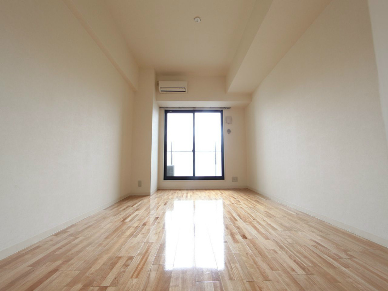 居室・リビング　洋室9帖　エアコン完備　バルコニー