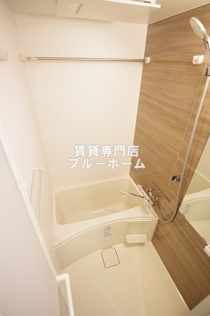 バス・シャワールーム　お風呂は浴室乾燥機付き！