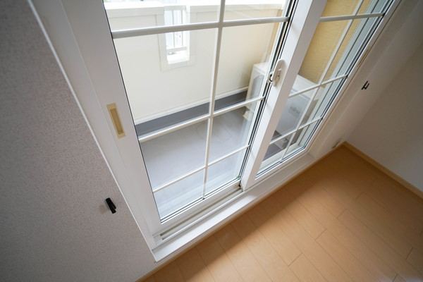 バルコニー　同じ建物の別のお部屋