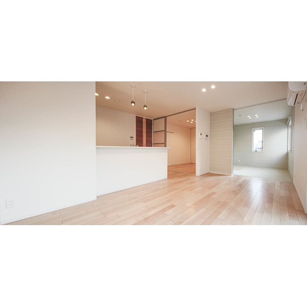 居室・リビング　同じ建物の別のお部屋