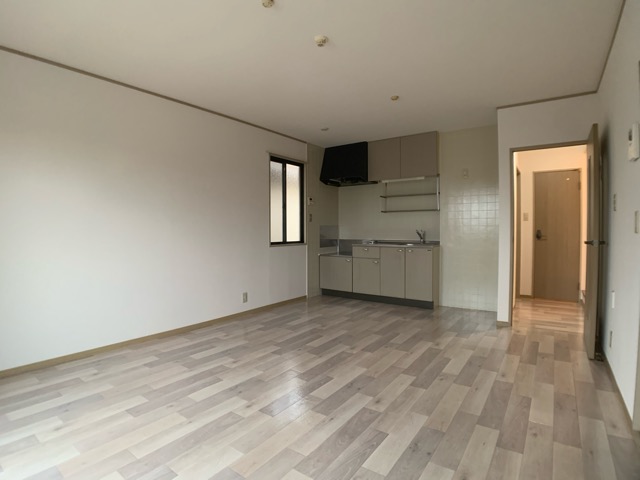 居室・リビング　壁付けキッチンでスペースを有効活用できます！