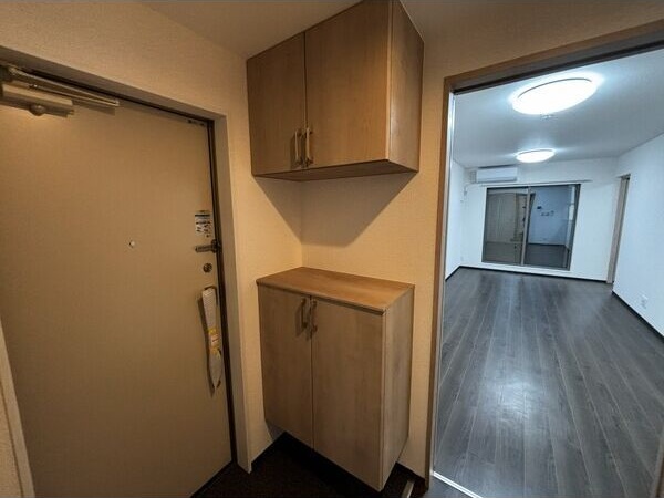 玄関　写真はイメージです。詳細は弊社にて内見をお願い致します！