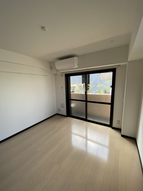 居室・リビング　ストイックな御部屋です。