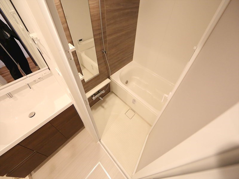 バス・シャワールーム　浴室暖房乾燥機付　追い焚き・オートバス機能付お風呂