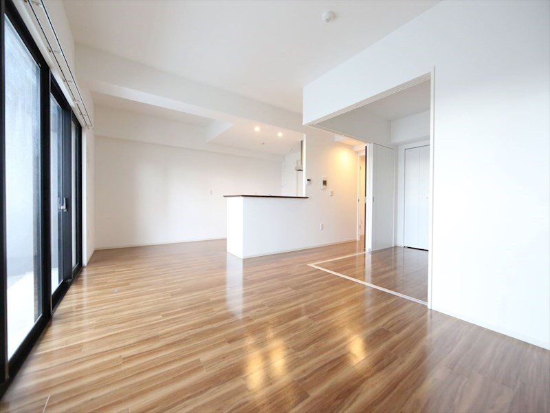 居室・リビング　ＬＤＫ16.4帖　洋室5.8帖　つなげても仕切っても使えます