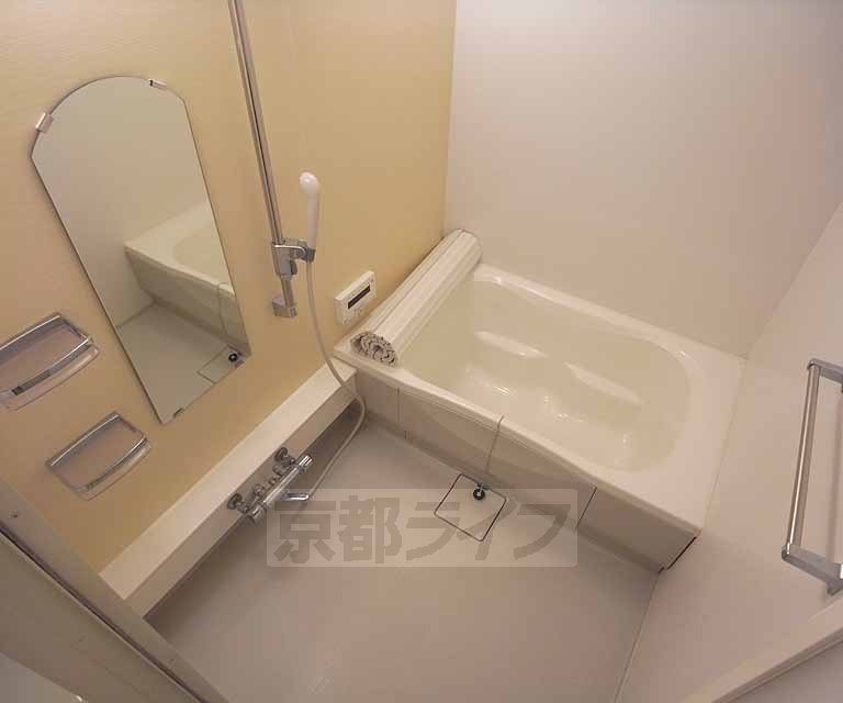 バス・シャワールーム　追い炊き機能付バスです。