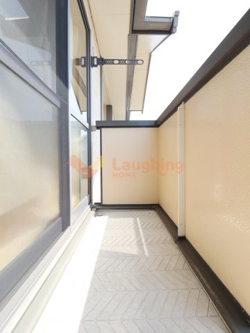 バルコニー　開放的で明るい空間を演出してくれるバルコニーです