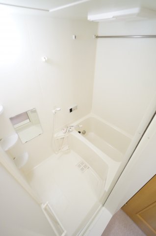 バス・シャワールーム　※同物件、反転タイプの写真です。