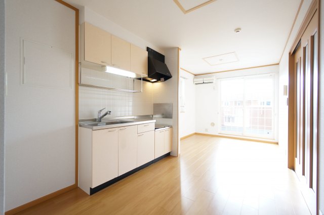 居室・リビング　※同物件、反転タイプの写真です。