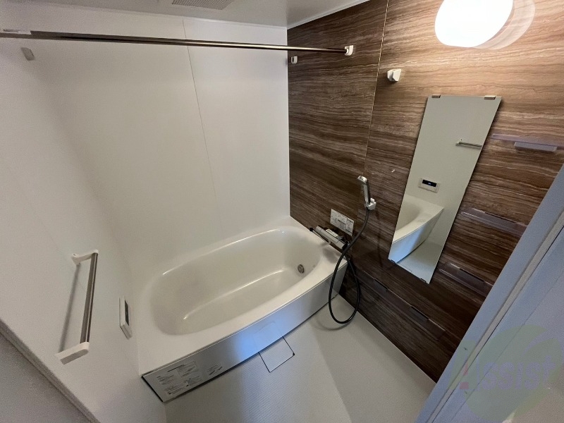バス・シャワールーム　お風呂になります。一日の疲れを癒してくださいね。