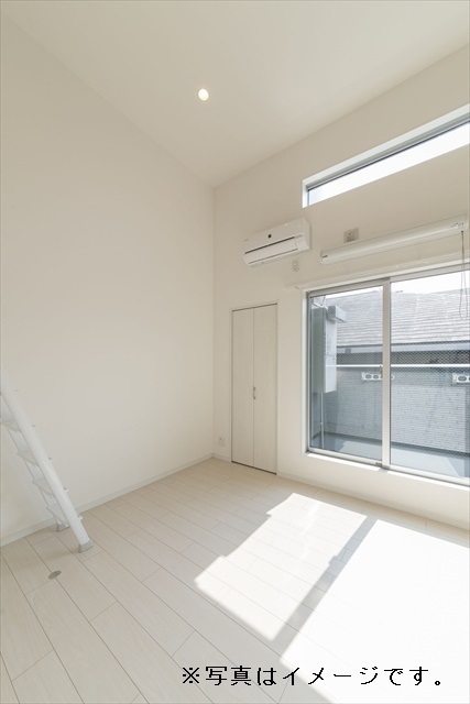 居室・リビング　※同モデル・同タイプの写真を使用