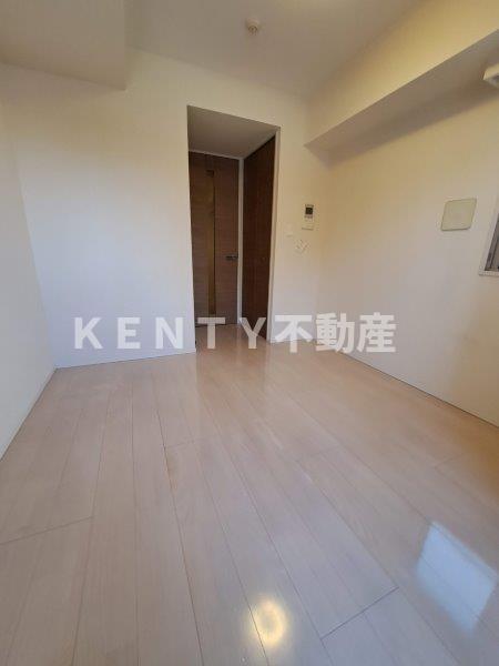 居室・リビング　こちらの居間で趣味の時間をお楽しみください