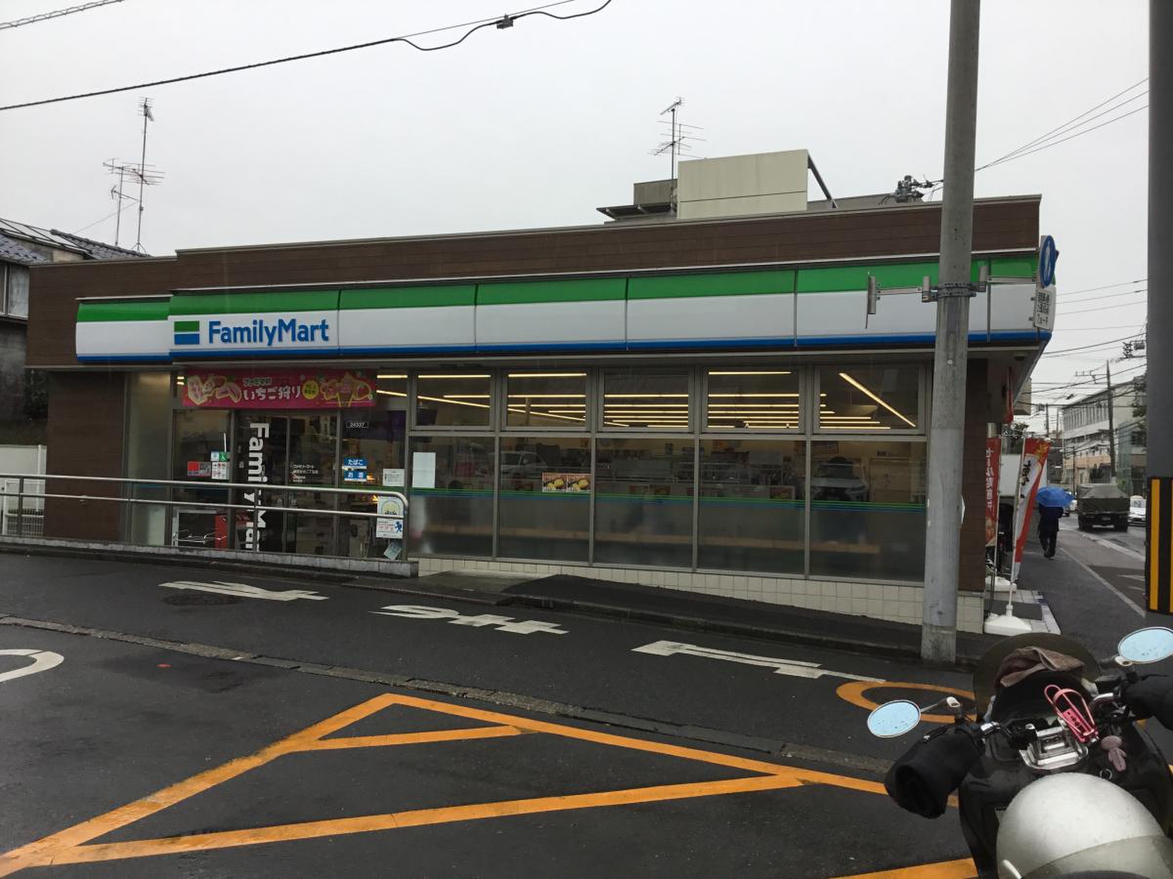 コンビニ　ファミリーマート練馬桜台二丁目店（コンビニ）まで133m