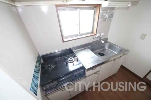 キッチン　※同タイプ部屋の写真です。