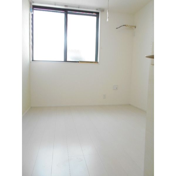 居室・リビング　☆明るい洋室☆