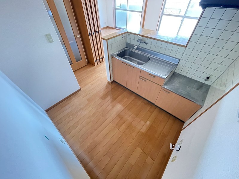 キッチン　写真は同マンション同型の別部屋の物です。お引渡し時は現状を優