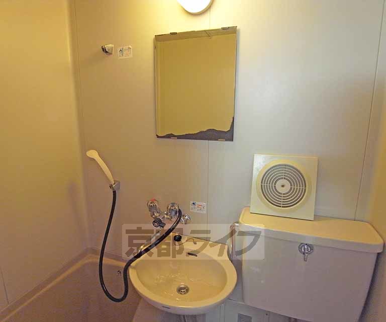 洗面設備　綺麗な洗面所です。