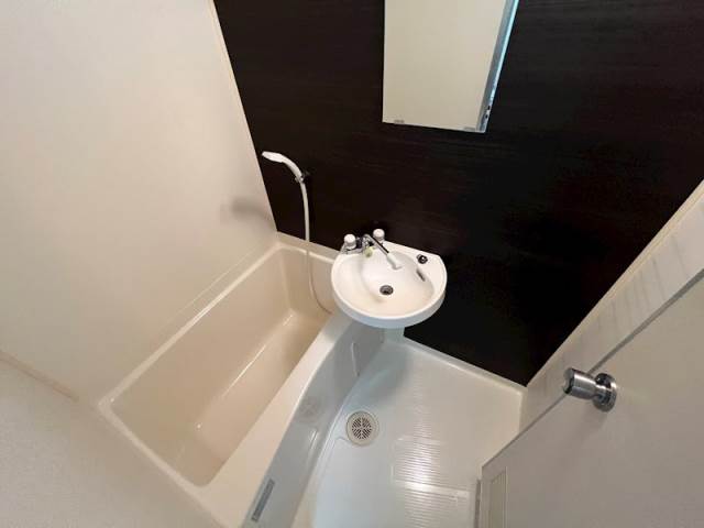 バス・シャワールーム　同物件別部屋イメージ