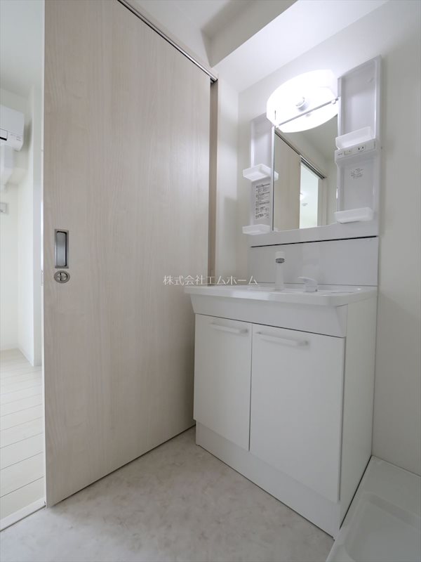 洗面設備　脱衣所　独立洗面台（シャンプードレッサー付）