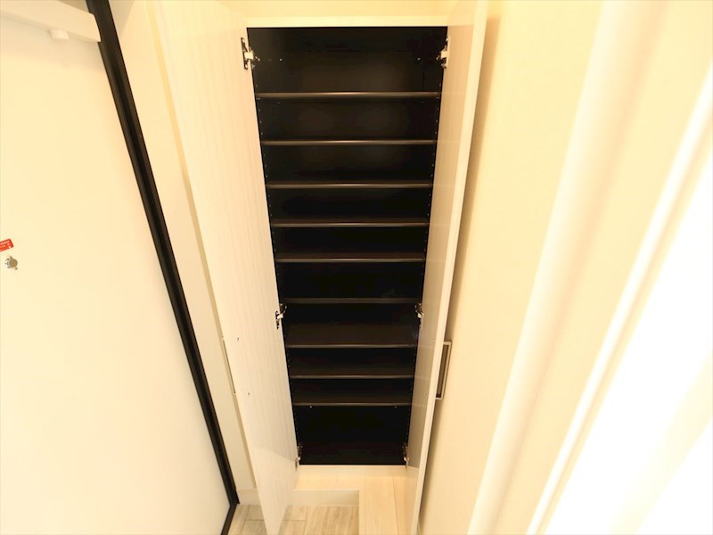 玄関　玄関　シューズボックス付（収納充実してます）　同仕様写真