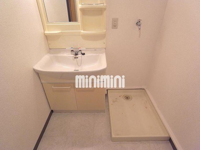 洗面設備　独立洗面台の横には、室内洗濯機置場があります！