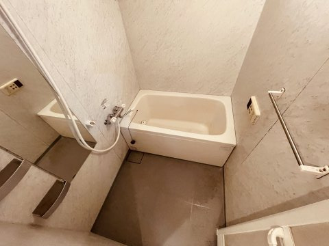 バス・シャワールーム　コンパクトで使いやすいお風呂です