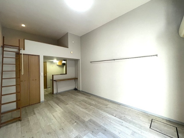 居室・リビング　※現況を優先します。