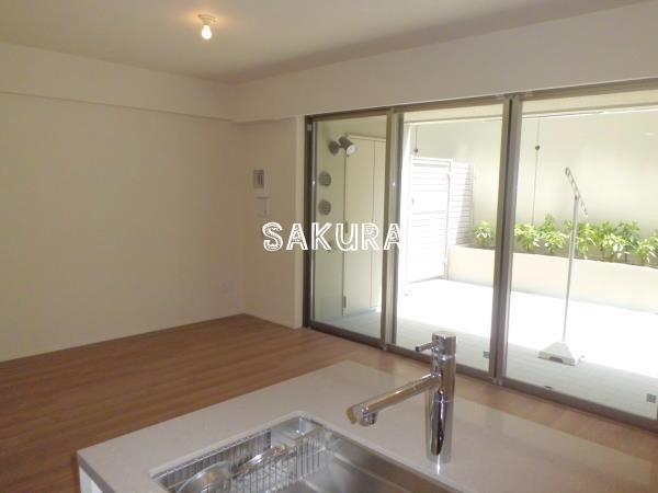 居室・リビング　使いやすい形の為、レイアウトを楽しめます♪