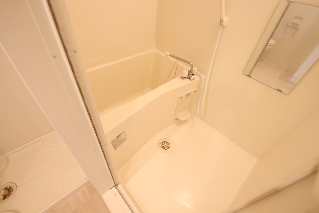 バス・シャワールーム　※別室の参考写真の為、現況優先です。