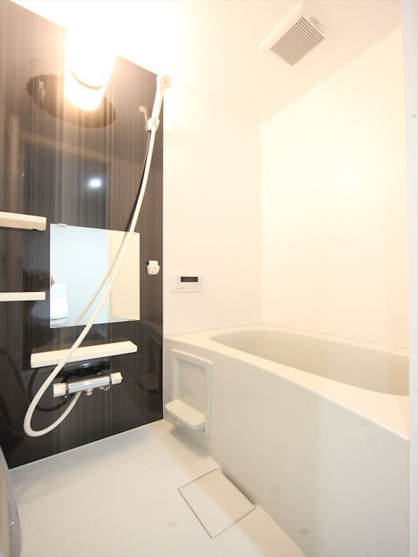 バス・シャワールーム　追い焚き機能付　オートバス機能付バスルーム　イメージ写真