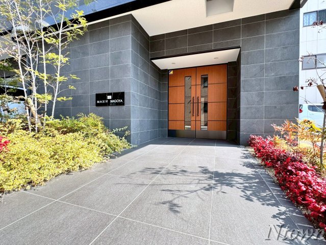 エントランス　ゆとりのあるエントランスです