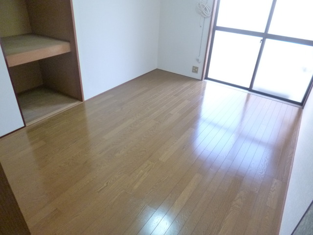 居室・リビング　★明るい洋室６帖★